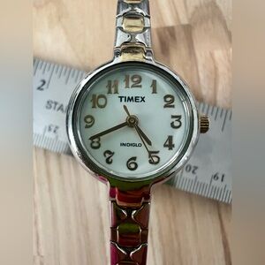 Timex dainty ladies round two-tone bracelet watch NEW BATTERY
